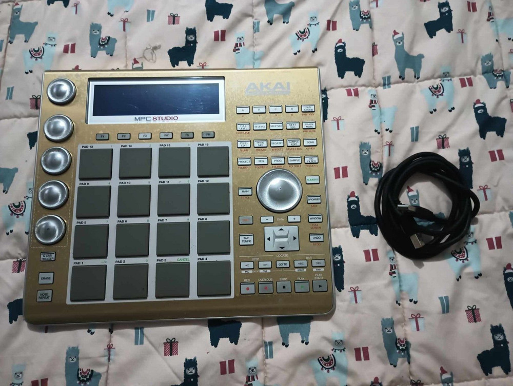 Akai Professional MPC Studio Gold Production Controller(OBB6)