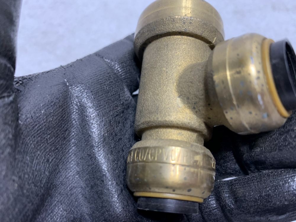 EPC 1061 Reducing Tee 3/4" x 1/2" Push-Fit