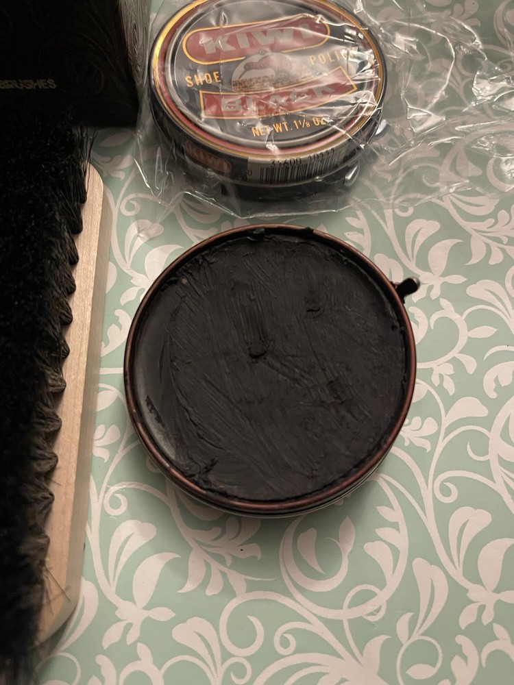 Kiwi Shoe Shine Compact Lightly Used