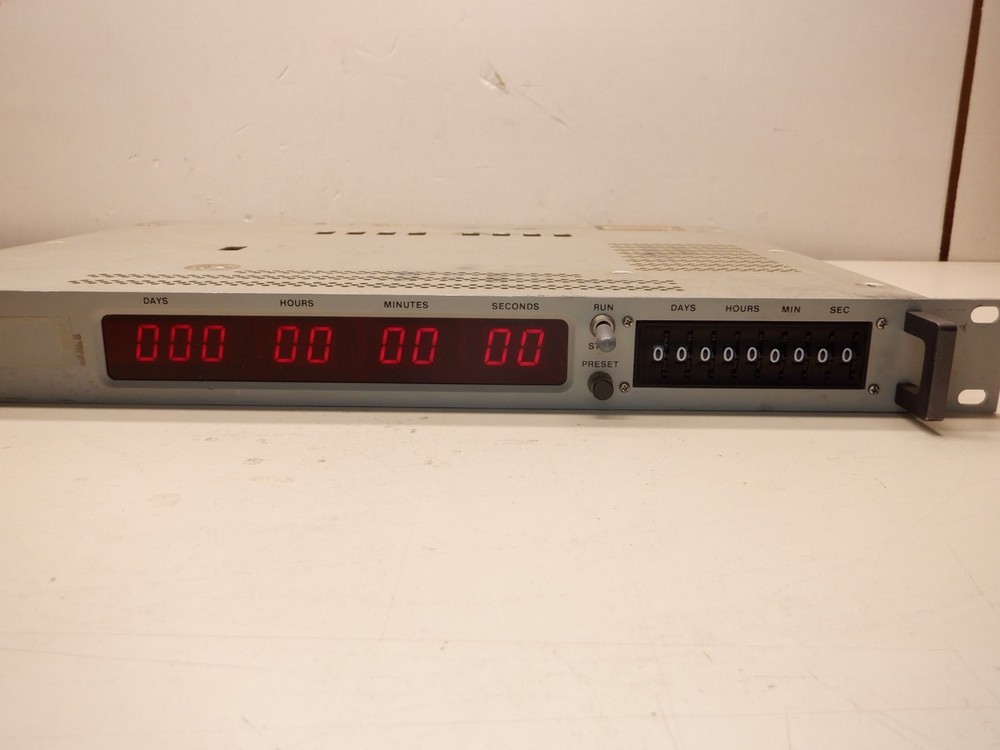 TRAK SYSTEMS MODEL 8390 TIME CODE GENERATOR