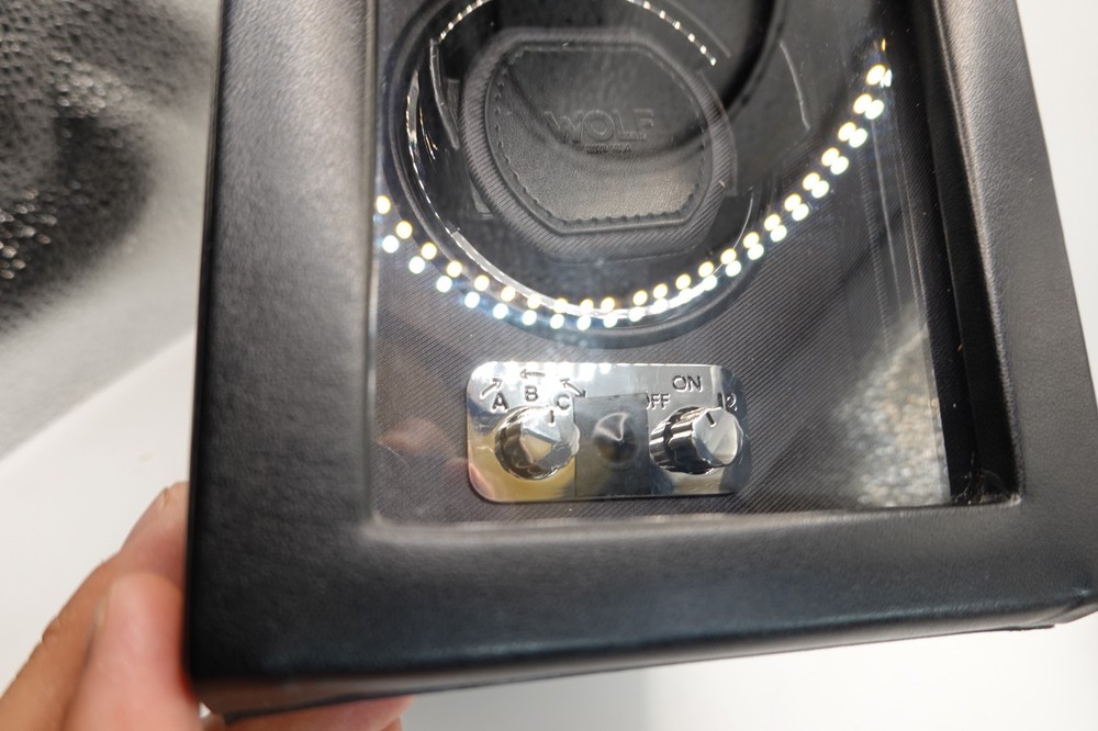 Wolf Single Watch Winder Model M2.1 New Batteries Works.
