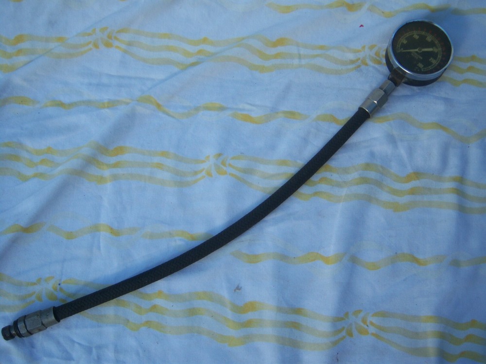 Vintage Engine Compression Tester 0-300 PSI 2 1/2 Black Dial