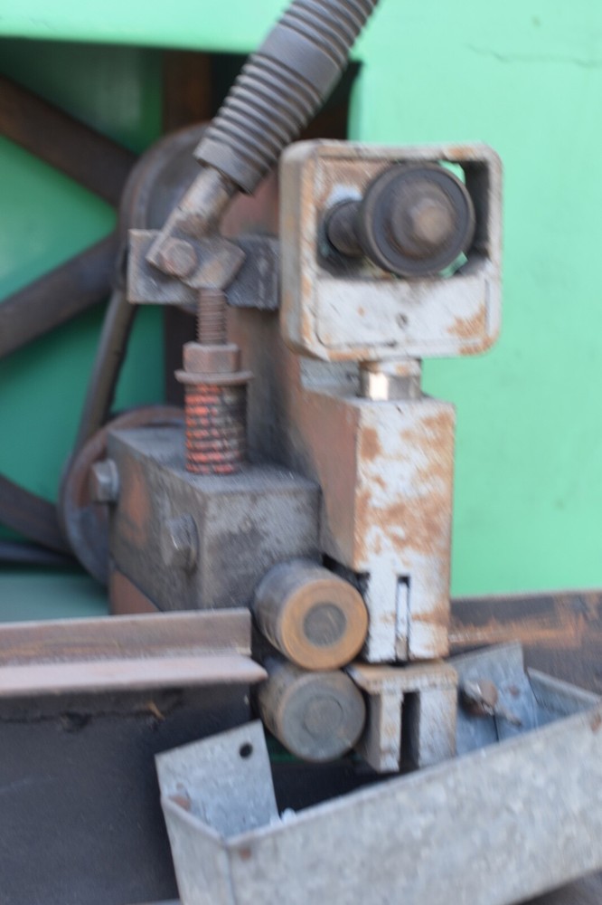 Engel Edgenotcher Model 750