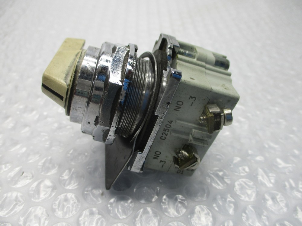 INDUSTRIAL SPARE C2504 SELECTOR SWITCH NSNP