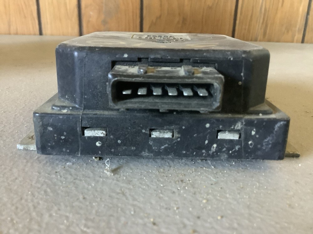 Volvo 240 0 227 100 018 Ignition Control Module ((R1-590))