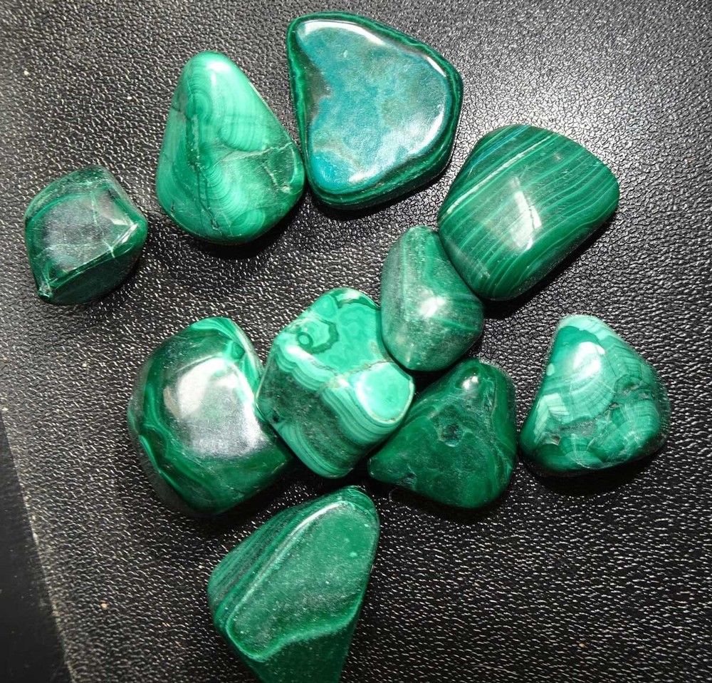 Malachite - 10 Tumbled Stones rt555x
