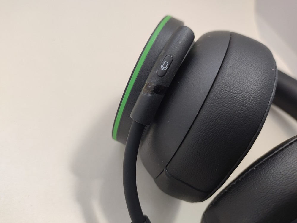 Microsoft Xbox Wireless Headset - Black - (Sealed Mic)