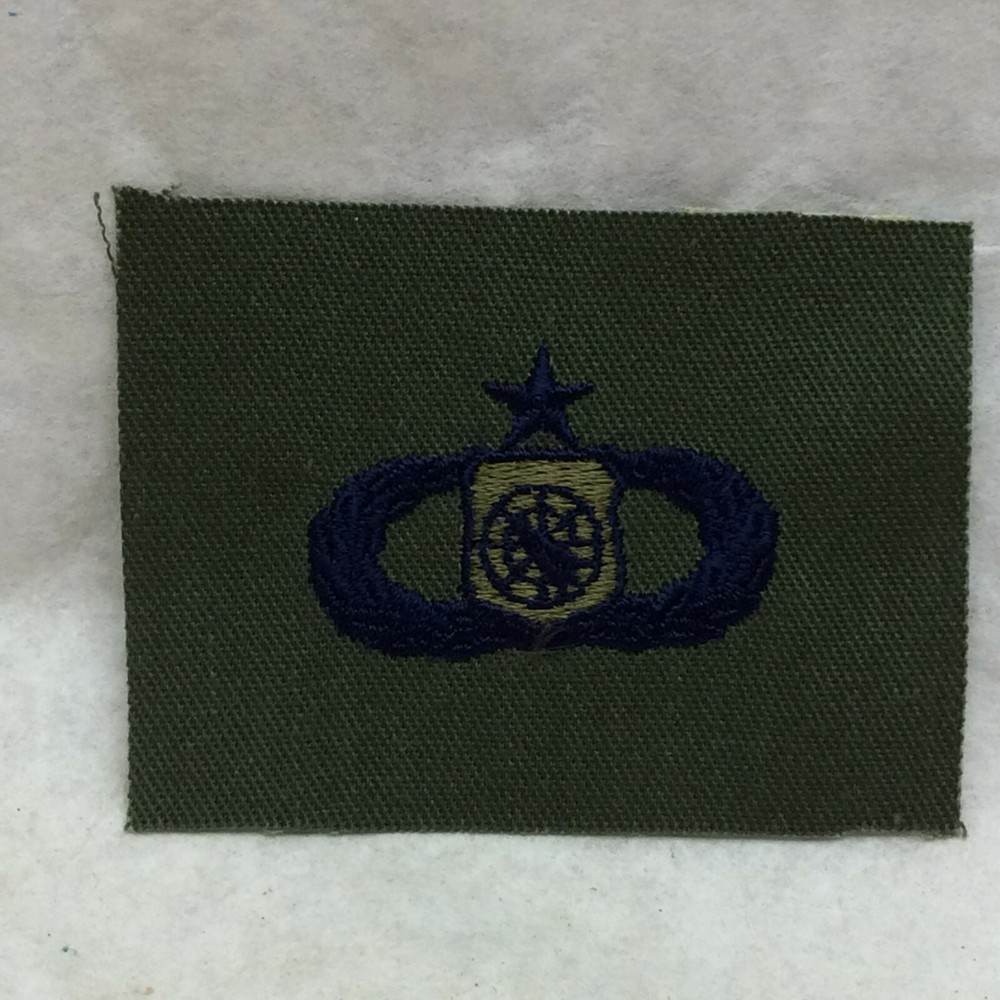 Military Patch Badge Air Force Armaments Senior Emb. Bk on Fatigue Green