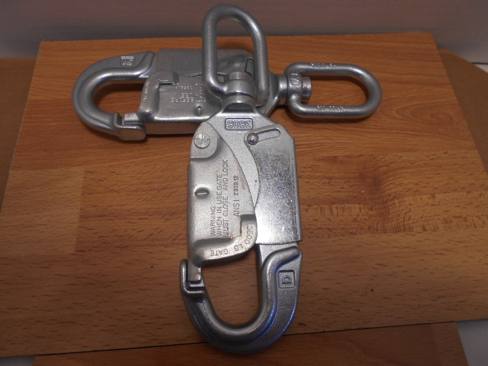 Carabiner hook spring loaded 3600 Lb Gate ( 2 Hooks ) NOS