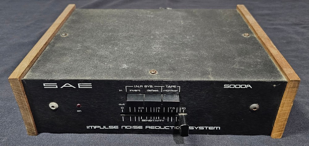 SAE Model 5000A Impulse Noise Reduction System - Tested Powers On