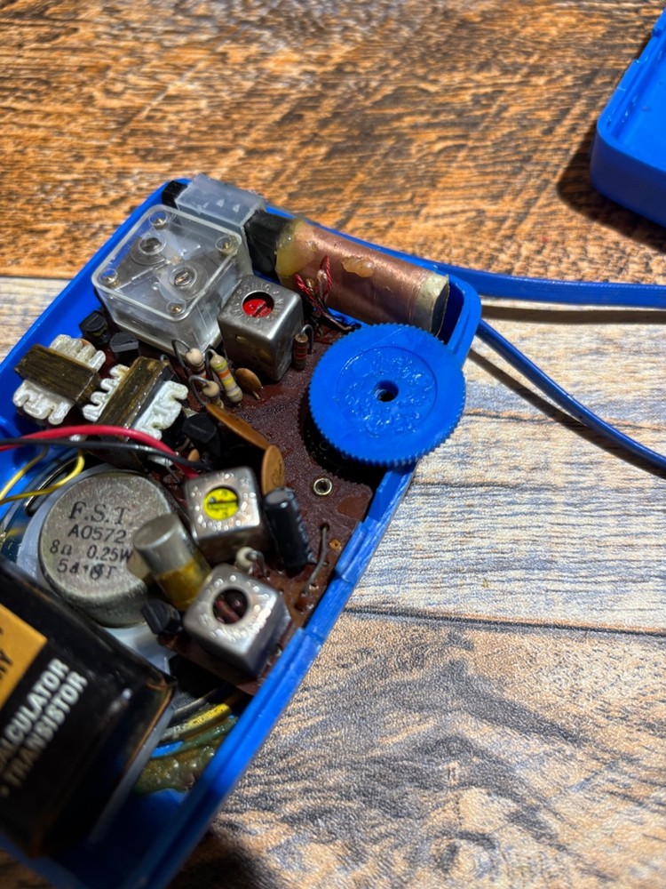 Vintage Nobility Solid State Transistor Radio BLUE
