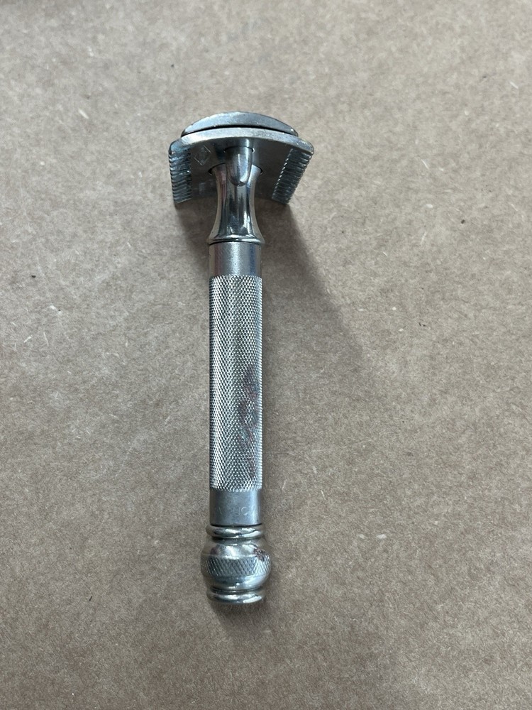 Gillette Old Type Ball End - With Case And Blade Case