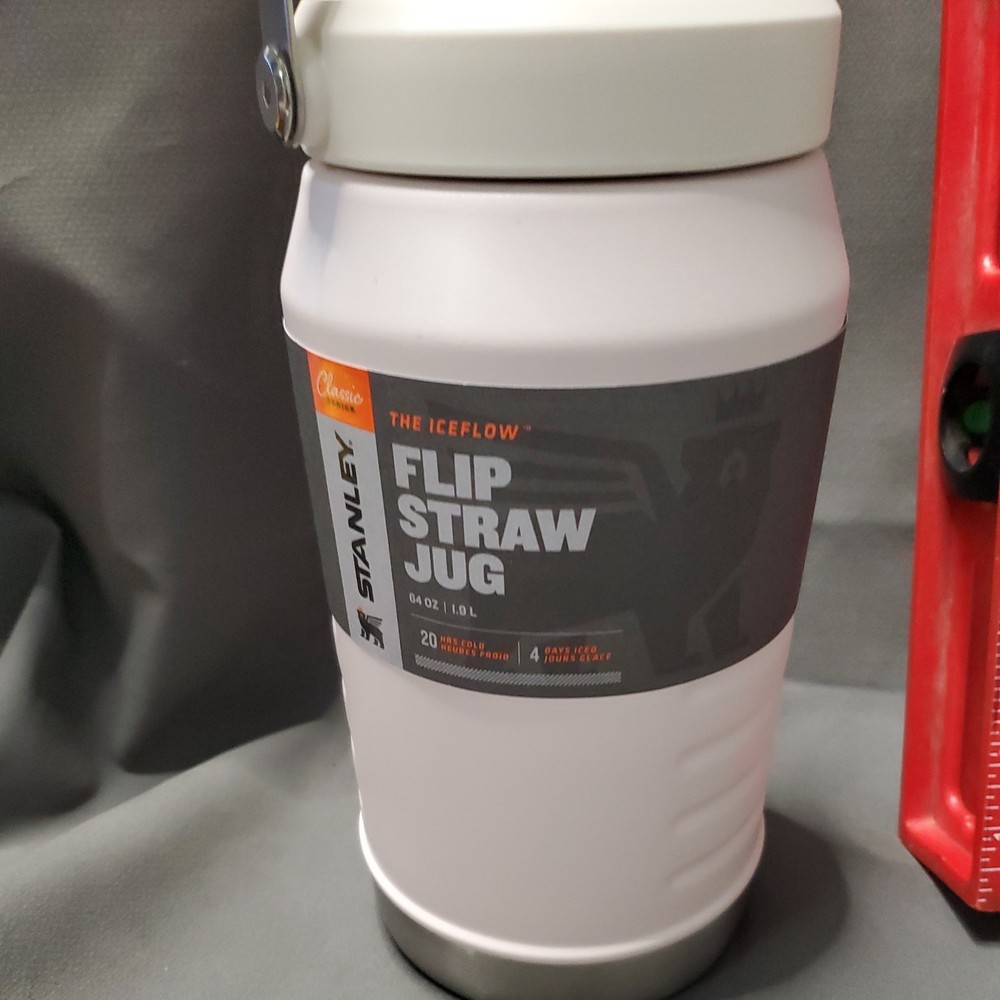 Stanley flip Straw Jug 64 Oz