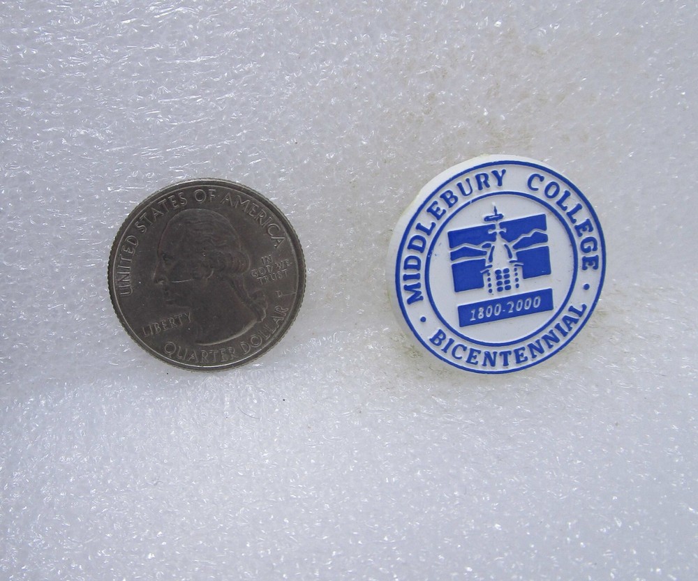 2000 Middlebury College Bicentennial Plastic Pin