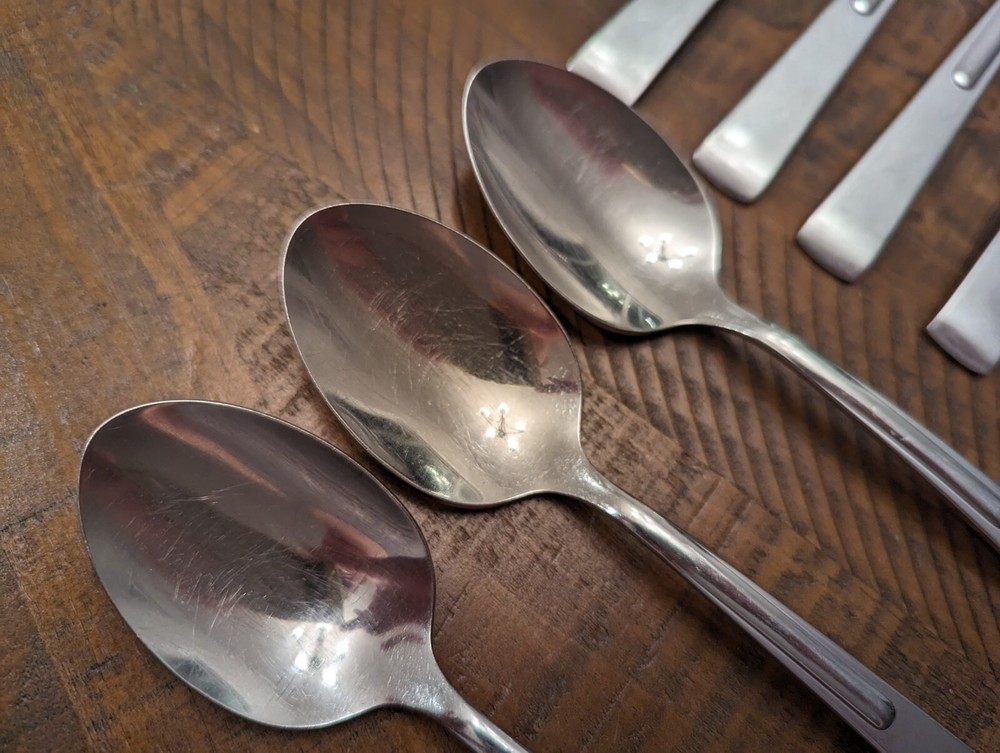 16 x Oneida USA Centigrade Stainless Flatware Spoons Forks Knives