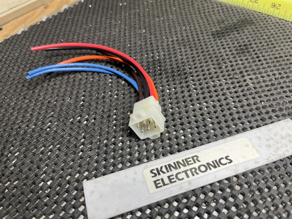 Whelen Beta Amp 112R 6 Pin Plug