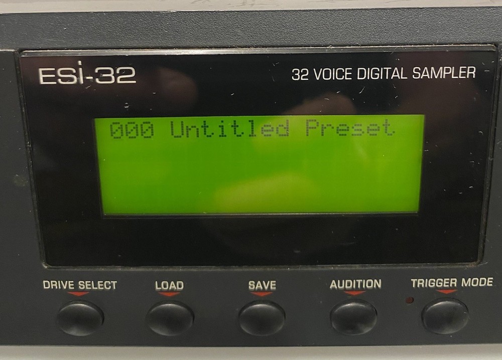 E-MU ESI-32 Rackmount 32-Voice Digital Sampler Powers Up
