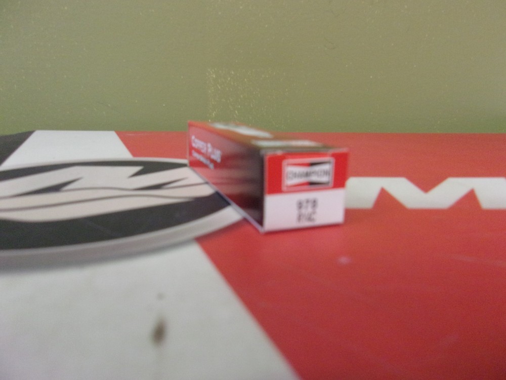 Champion Spark plug 978 RY4C