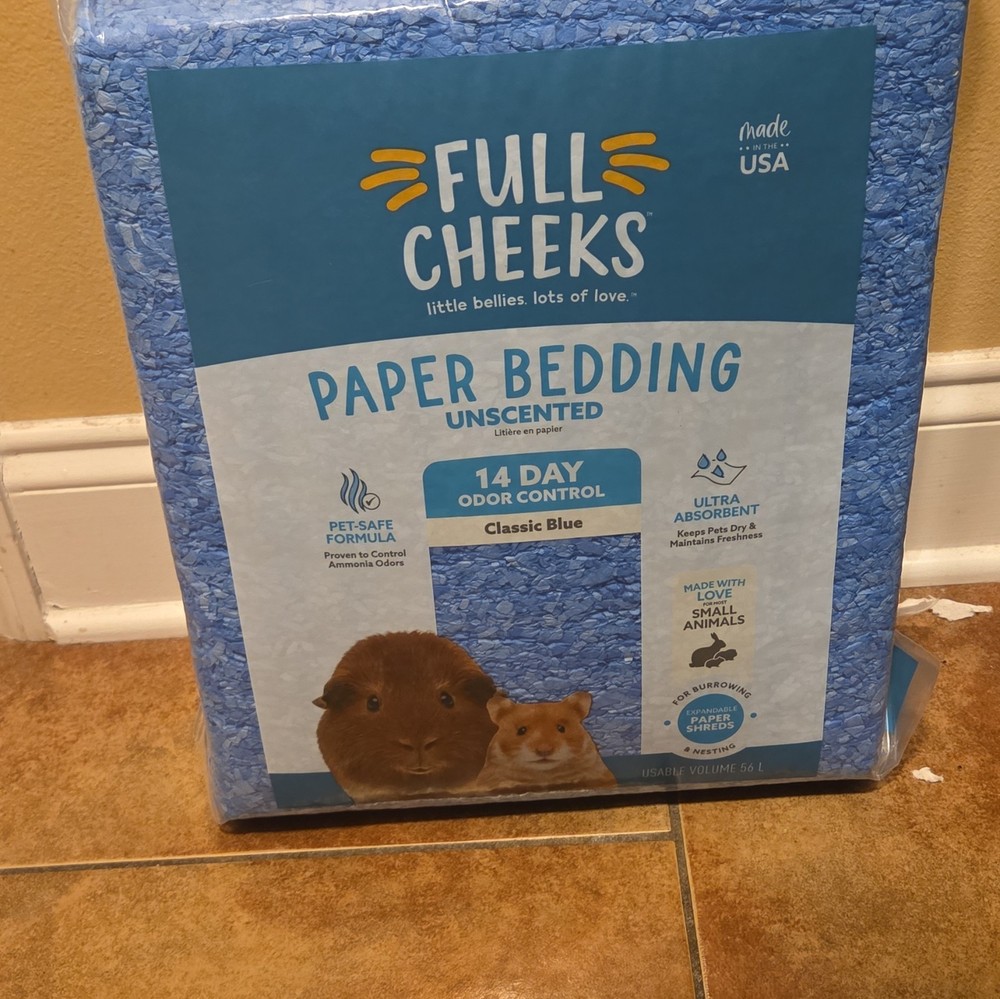 Full Cheeks small animal paper bedding