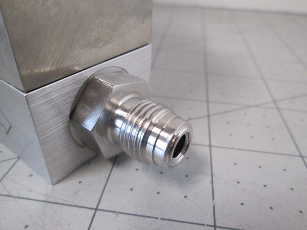 Unit, UFC-1100A, H2, 1 SLM, Mass Flow Controller, New