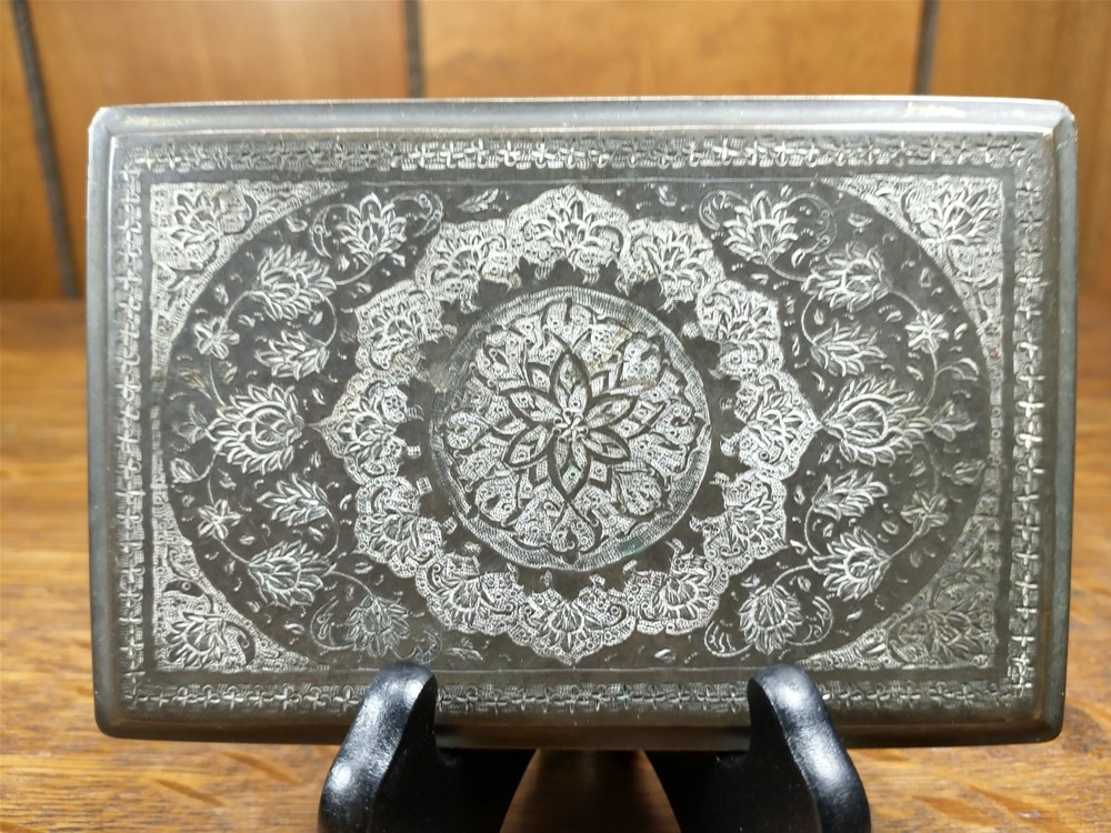 ANTIQUE VICTORIAN SILVER HAND ENGRAVED FLORAL CIGARETTE CASE