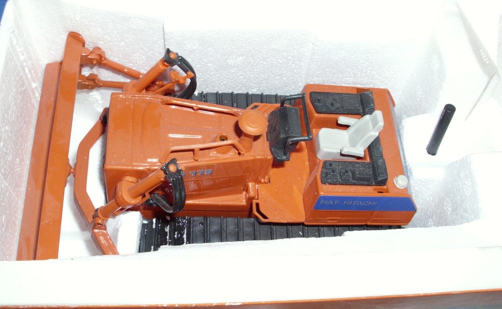 FIAT HITACHI FD 175 DOZER MODEL BOXED NEW