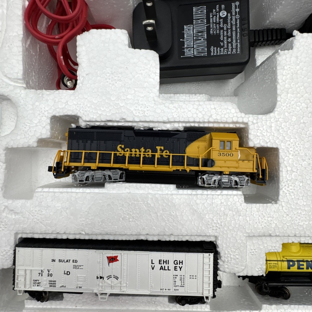 BACHMANN N SCALE THUNDER VALLEY SANTA FE FREIGHT SET train diesel freight 24013