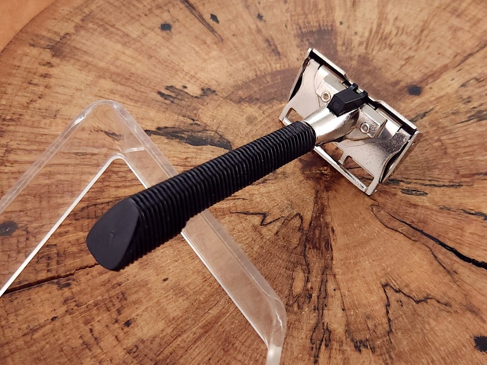 GEM Pushbutton Chrome VTG Single Edge Safety Razor