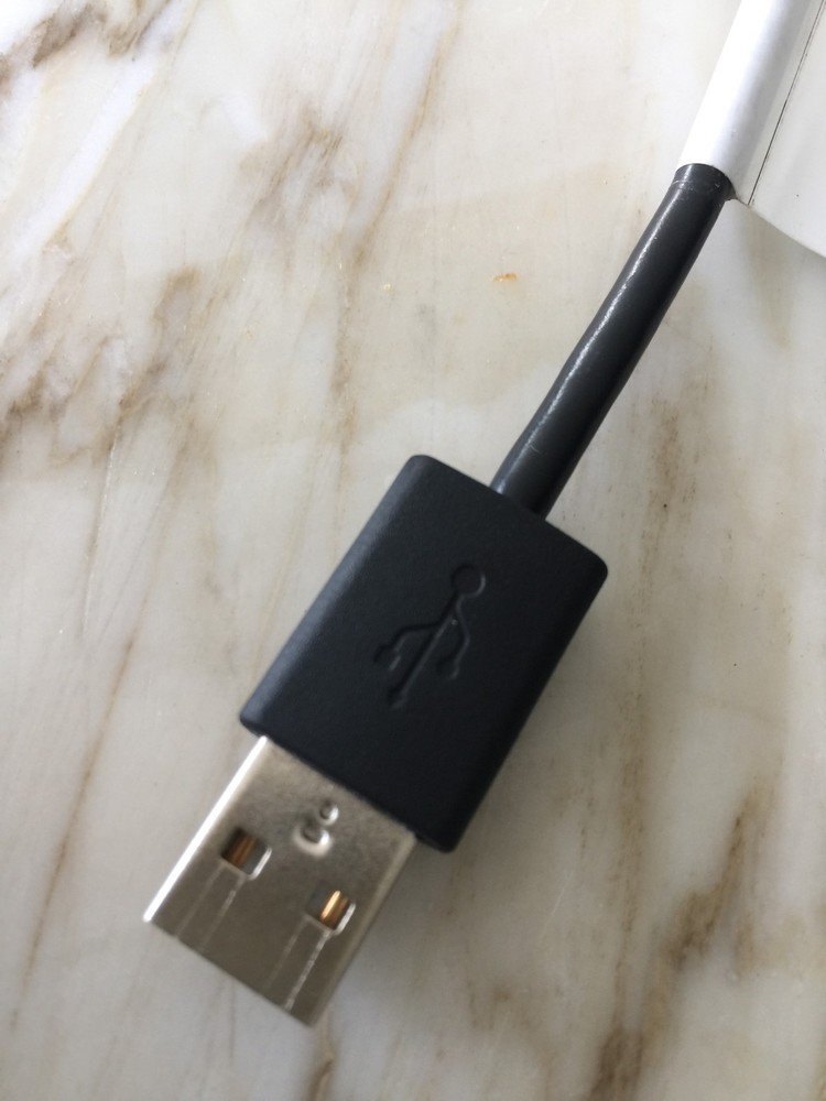 MERCEDES BENZ IPhone IPad MEDIA INTERFACE Lightning Connecting Charging Cable #1