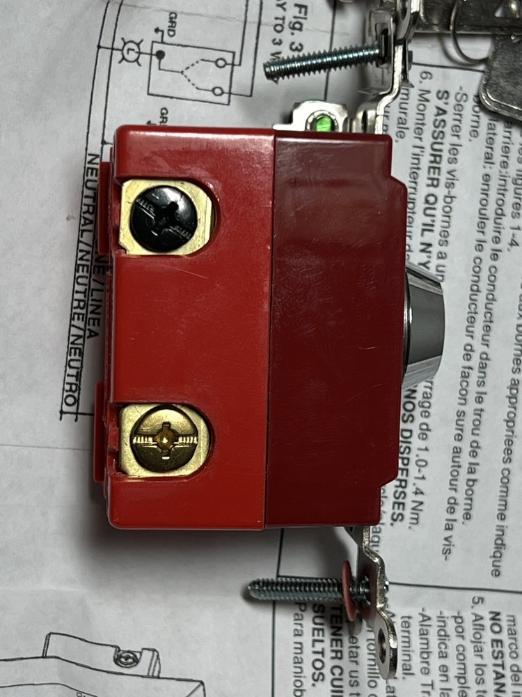 Hubbell PD1943 20-277V AC Locking Switch With 2 Keys