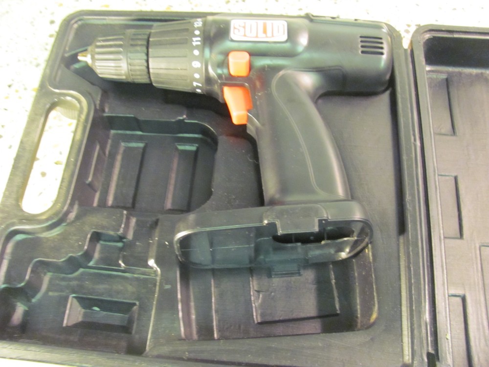 SOLID BRAND DRILL - NO BATTERY - W/ CASE AND BITS