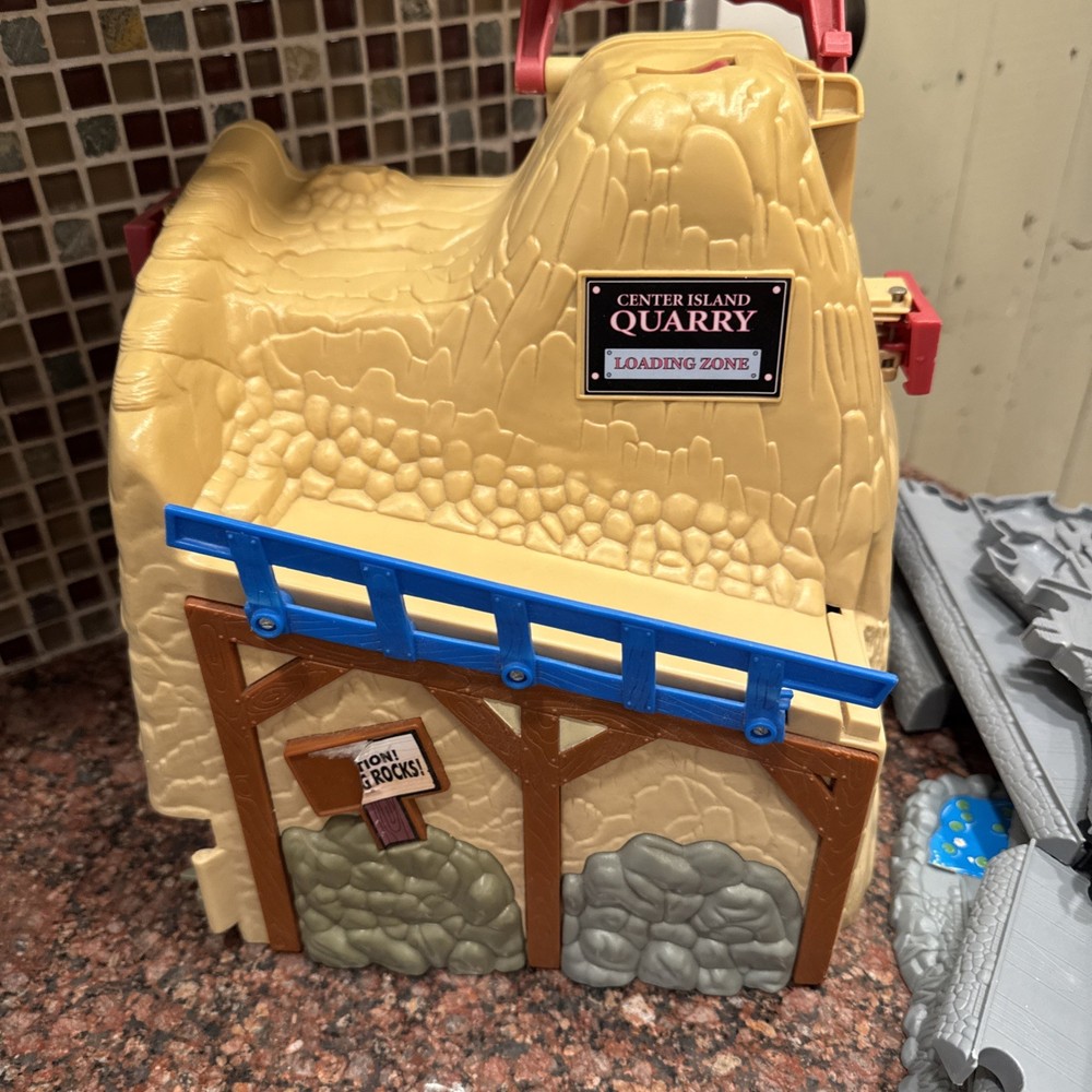Take Along Thomas & Friends Center Island Quarry(Missing Pieces)&Train Tracks