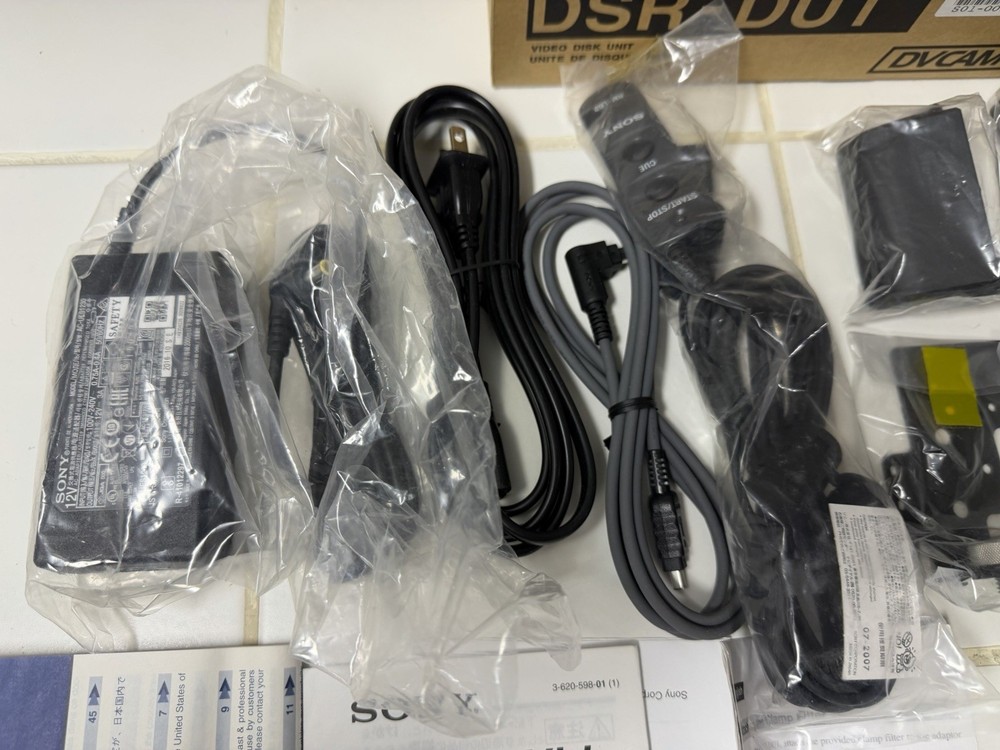 SONY DSR-DU1 + CA-DU1 + PDVM-32N/3 Compact Videodisk Unit Bundle