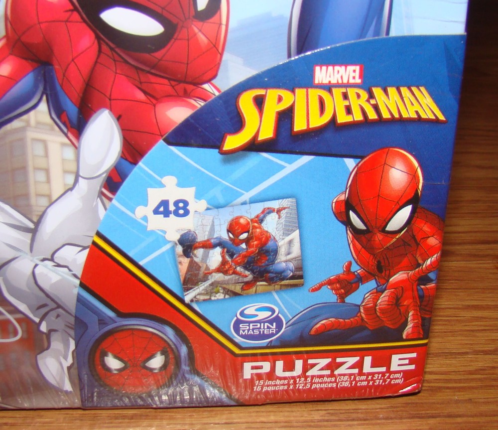 Spin Master Marvel Comics SPIDER-MAN Puzzle (48pcs) in Tin 7"x6" Lunch Box
