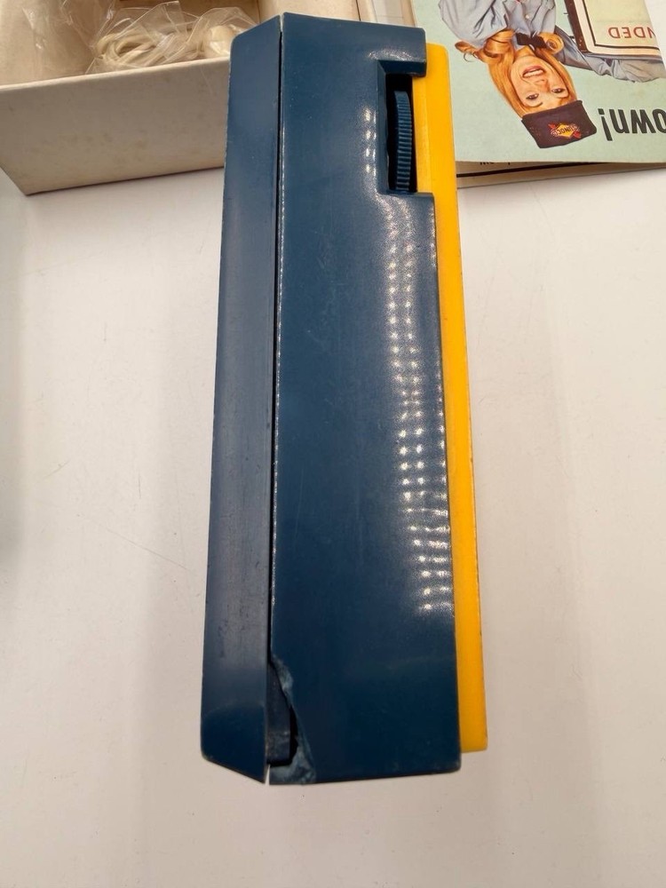 Vintage Sunoco Six Transistor Radio in Box