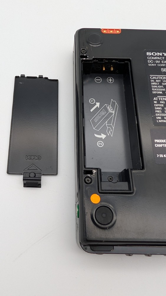 Sony D-25 Discman CD Player with BP 100 BATTERY PACK _ Nice Unit _ Not Working