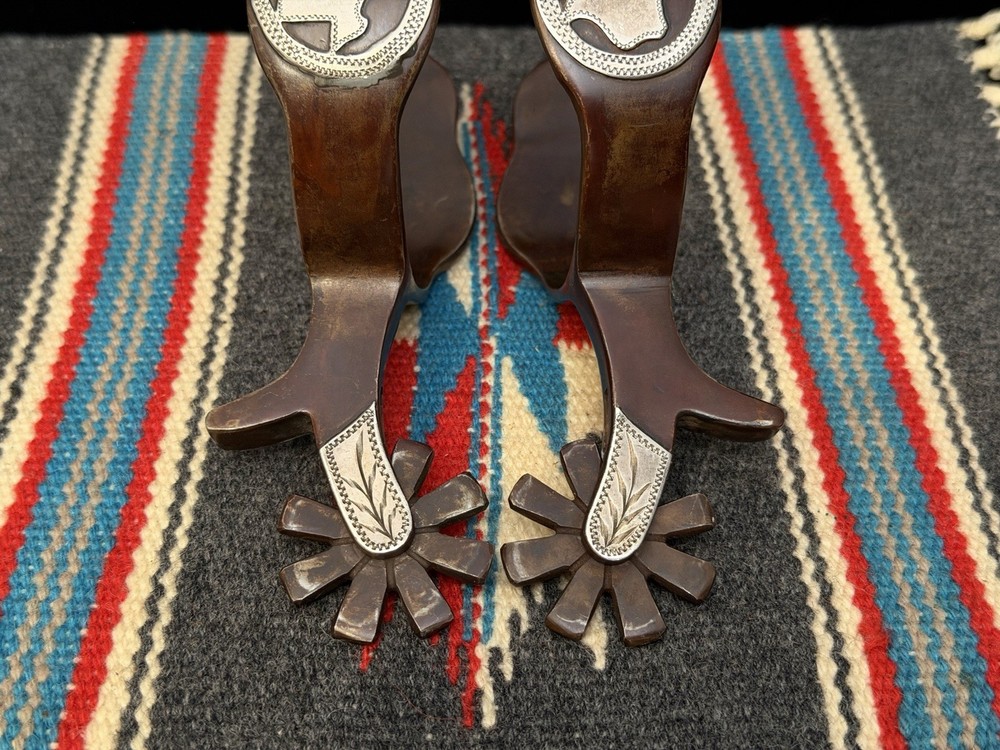 NICE Pair “Biggs” Bird Silver Overlaid Engraved Dbl Mnt TEXAS Themed Spurs
