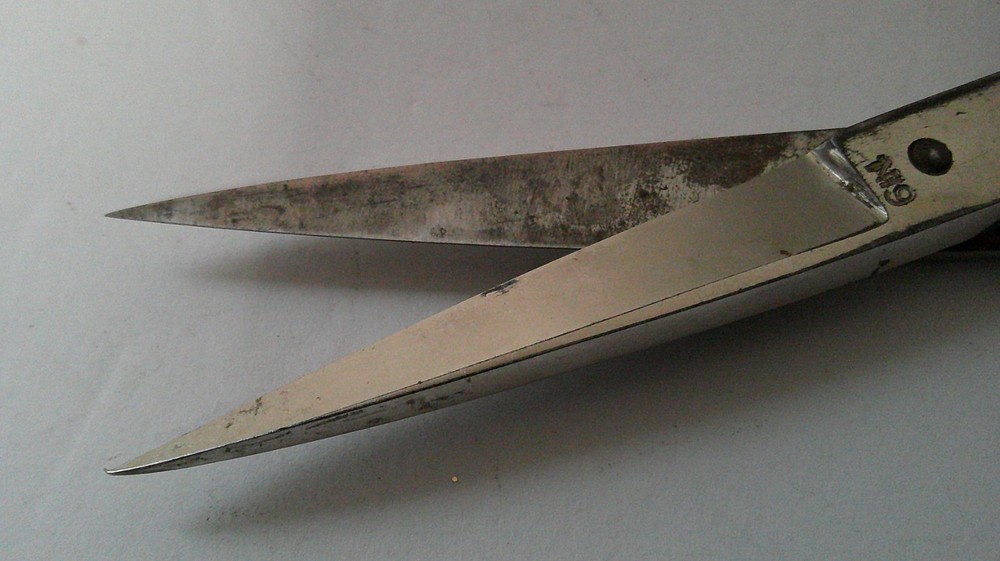 Vintage Compton Reliance 6-1/2" Sewing Shears