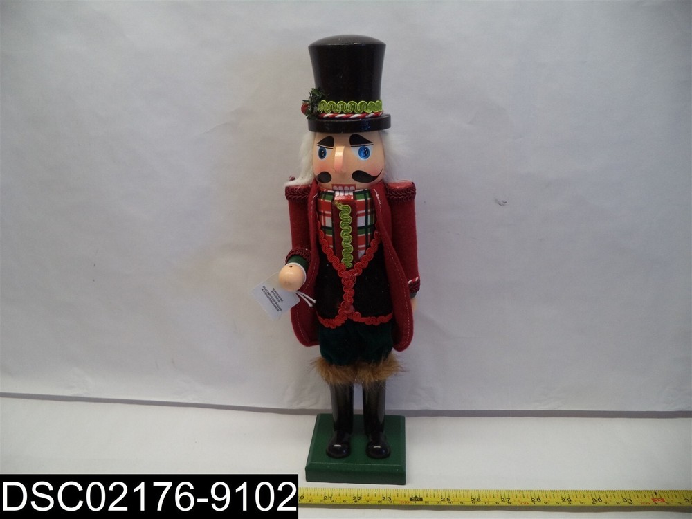 MISSING TREE 3639220: Plaid 15" Nutcracker