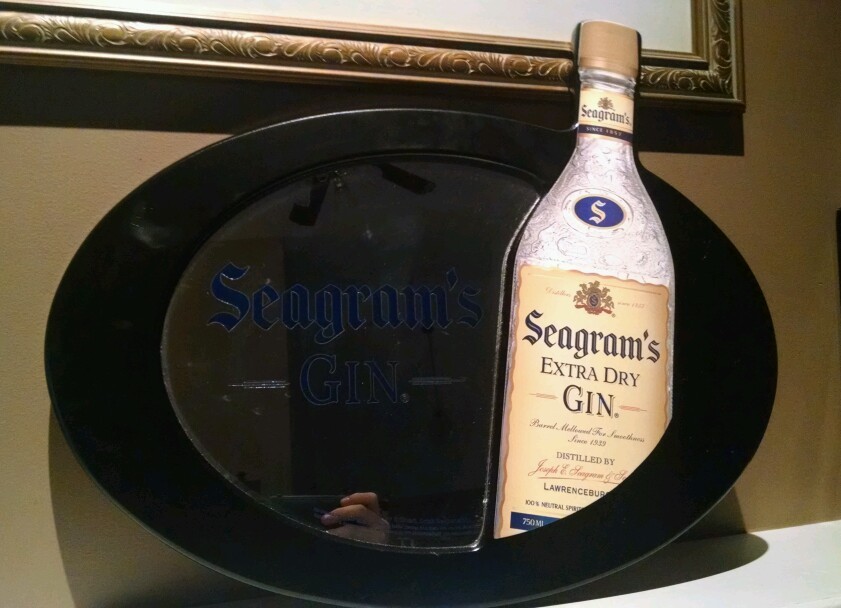 2007 Seagram's Extra Dry wooden frame mirror (21" X 18")