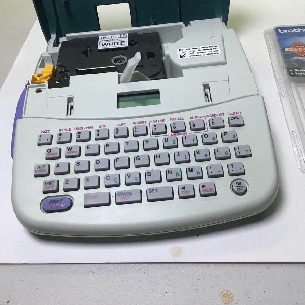 brother pt-1700 p-touch electronic labeling system With Extra Tape.