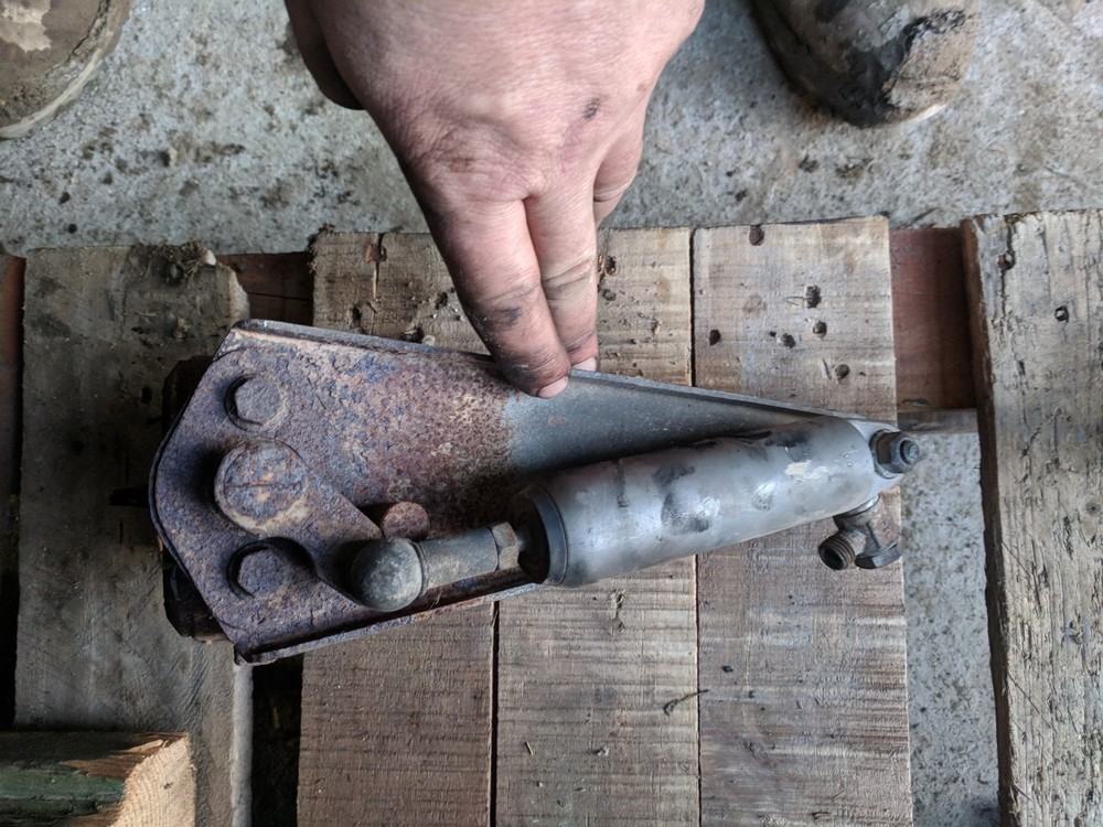 EXHAUST BRAKE REMOVED FROM FORD TECTOR 75 E 170
