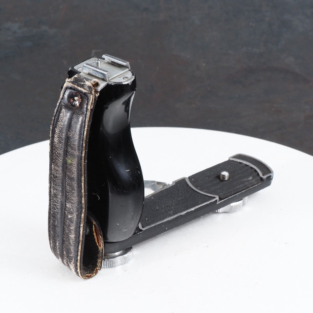 ^ Bronica Model C Left Hand Shutter Release/Flash Bracket [EX+]