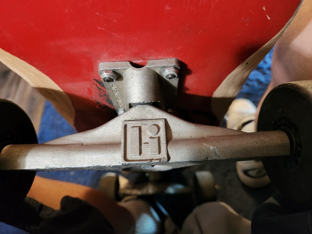 Mini Logo Skateboard w/Independent Trucks? Complete