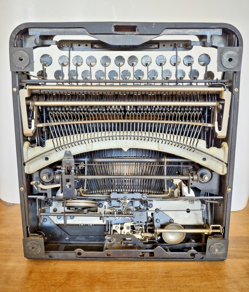 [Excellent] 1949 Smith-Corona Silent "Floating Shift" black typewriter with case