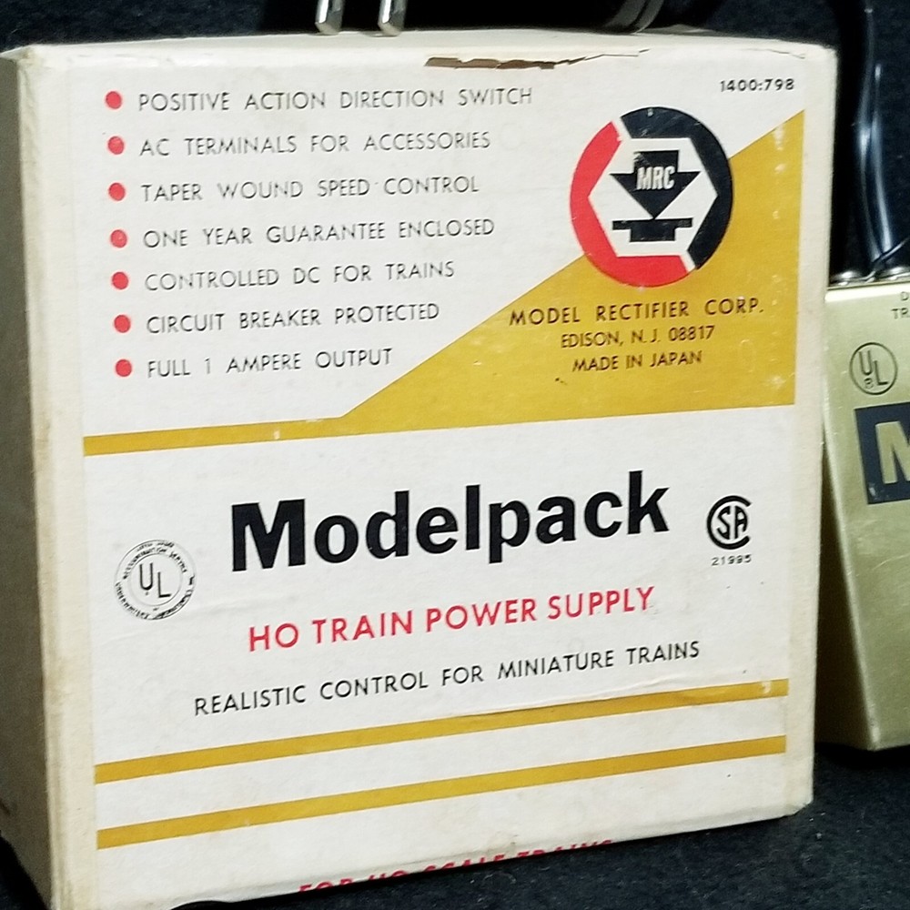 M.R.C. 1400 HO Scale Train MODELPACK Variable DC & Constant AC Power Pack