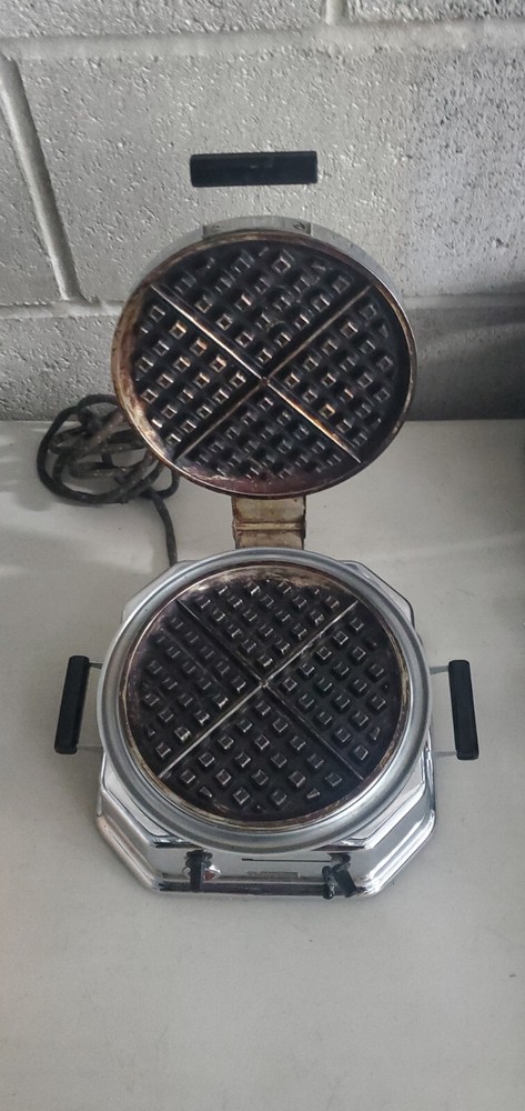 Historic 1930 Toastmaster Waffle-Master 2C1 First Waffle Maker Iron - WORKS!