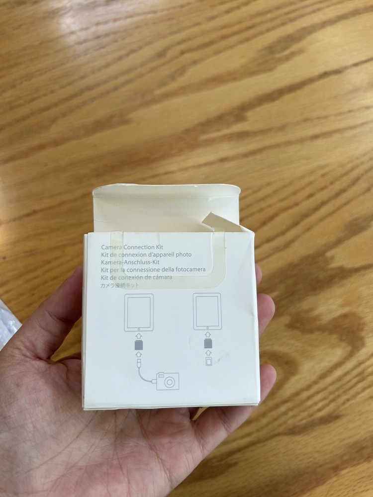 Apple iPad/iPod Camera Connection Kit - MC531ZM/A - USB & SD Card Reader