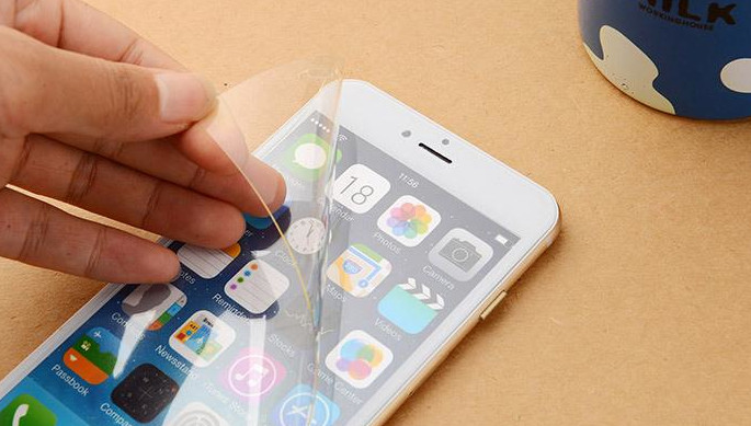 2 xNew iPhone 7 4.7 screen protectors, hard covers, soft explosion proof