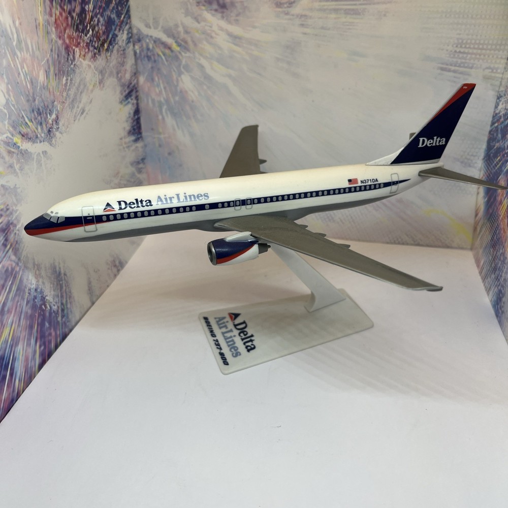 Flight Miniatures Delta (97-00) 737-800 1:200 Scale Model Airplane